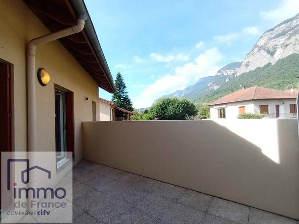 A LOUER ! APPARTEMENT T2 EN PLEIN CENTRE DE CROLLES