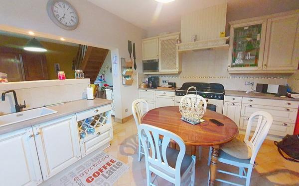 Maison à vendre    4 pièces • 165,85 m2 Yvré-l'Évêque