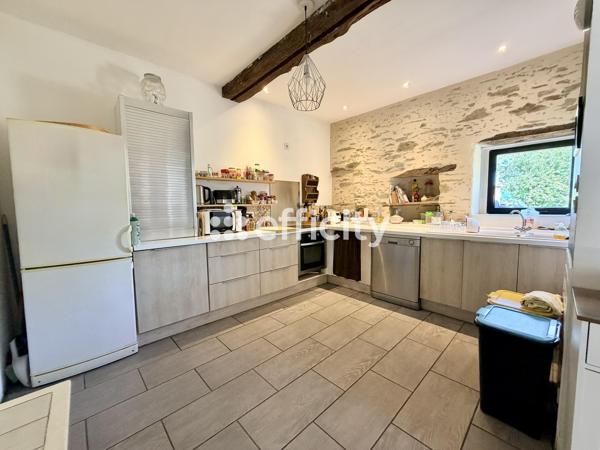 Maison
         6 pièces
        - 156 m² Exclusivité 401 000 € *