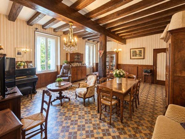 Maison à vendre 108 600 € Saint-Amand-Montrond 7 p 250 m² DPE B