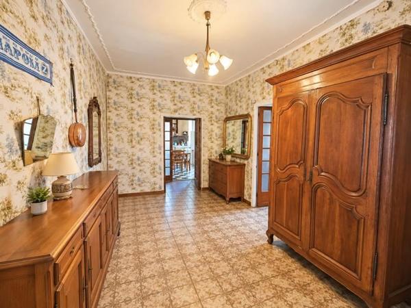 Maison à vendre 108 600 € Saint-Amand-Montrond 7 p 250 m² DPE B