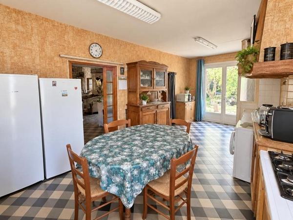 Maison à vendre 108 600 € Saint-Amand-Montrond 7 p 250 m² DPE B