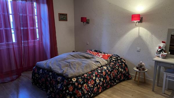 Prahecq (79230) À 18 kms de NIORT, MAISON 4 CHAMBRES, SALON, SEJOUR AVEC MEZZANINE, CUISINE AMÉNAGÉE ET ÉQUIPÉE, GARAGE, PRÉAU