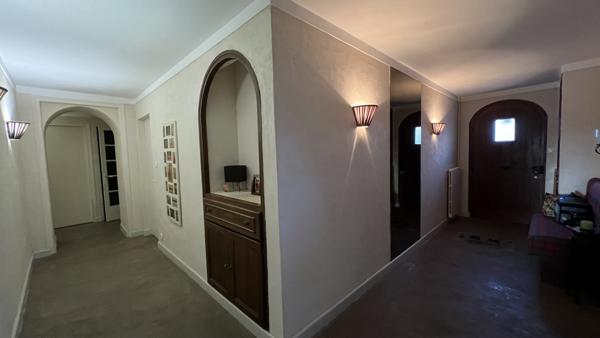 Prahecq (79230) À 18 kms de NIORT, MAISON 4 CHAMBRES, SALON, SEJOUR AVEC MEZZANINE, CUISINE AMÉNAGÉE ET ÉQUIPÉE, GARAGE, PRÉAU