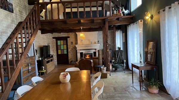 Prahecq (79230) À 18 kms de NIORT, MAISON 4 CHAMBRES, SALON, SEJOUR AVEC MEZZANINE, CUISINE AMÉNAGÉE ET ÉQUIPÉE, GARAGE, PRÉAU