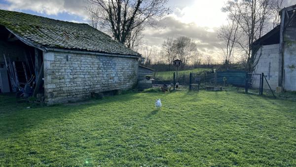 Prahecq (79230) À 18 kms de NIORT, MAISON 4 CHAMBRES, SALON, SEJOUR AVEC MEZZANINE, CUISINE AMÉNAGÉE ET ÉQUIPÉE, GARAGE, PRÉAU