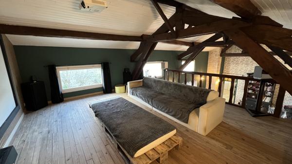 Prahecq (79230) À 18 kms de NIORT, MAISON 4 CHAMBRES, SALON, SEJOUR AVEC MEZZANINE, CUISINE AMÉNAGÉE ET ÉQUIPÉE, GARAGE, PRÉAU