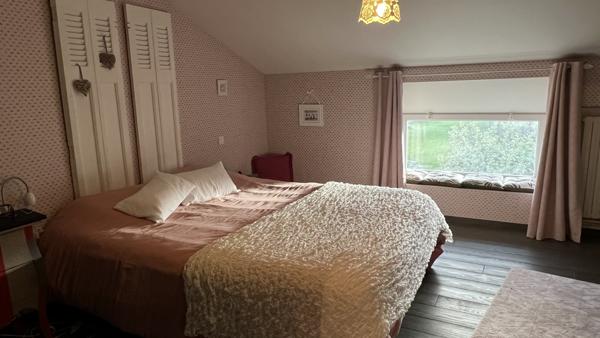 Prahecq (79230) À 18 kms de NIORT, MAISON 4 CHAMBRES, SALON, SEJOUR AVEC MEZZANINE, CUISINE AMÉNAGÉE ET ÉQUIPÉE, GARAGE, PRÉAU