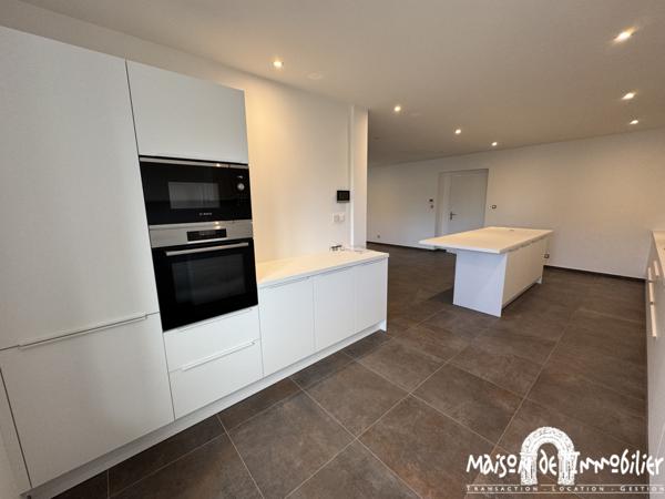 Location Maison de plain-pied rénovée - 5 pièces - 156m² - COGNAC Champ de Foire