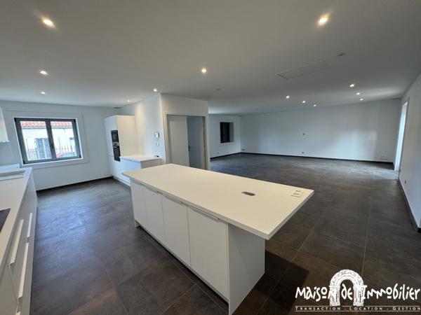 Location Maison de plain-pied rénovée - 5 pièces - 156m² - COGNAC Champ de Foire