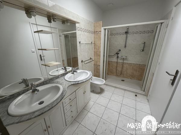 Location Maison de plain-pied rénovée - 5 pièces - 156m² - COGNAC Champ de Foire