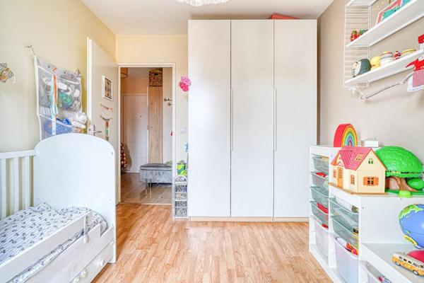 T3 lumineux avec terrasse et parking _ Quartier Vitry Sud / Ardoines _ proche transports, écoles et commerces