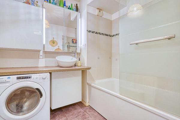 T3 lumineux avec terrasse et parking _ Quartier Vitry Sud / Ardoines _ proche transports, écoles et commerces