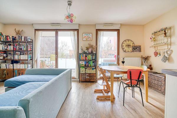 T3 lumineux avec terrasse et parking _ Quartier Vitry Sud / Ardoines _ proche transports, écoles et commerces