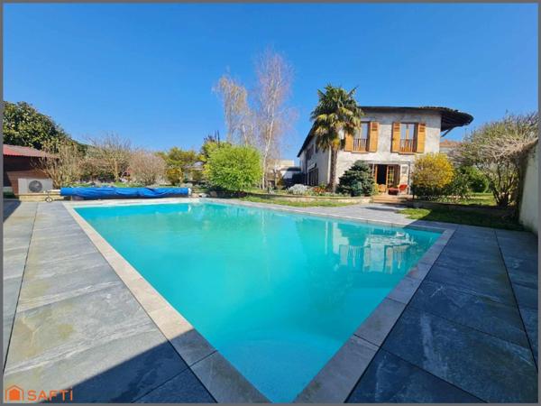 Charme, volumes et piscine à deux pas du centre de Châtillon-sur-Chalaronne