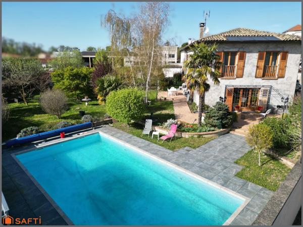 Charme, volumes et piscine à deux pas du centre de Châtillon-sur-Chalaronne