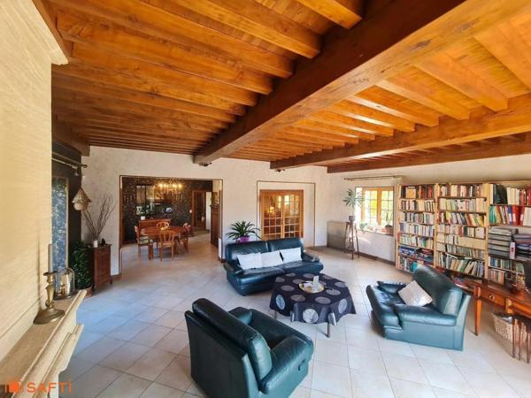 Charme, volumes et piscine à deux pas du centre de Châtillon-sur-Chalaronne