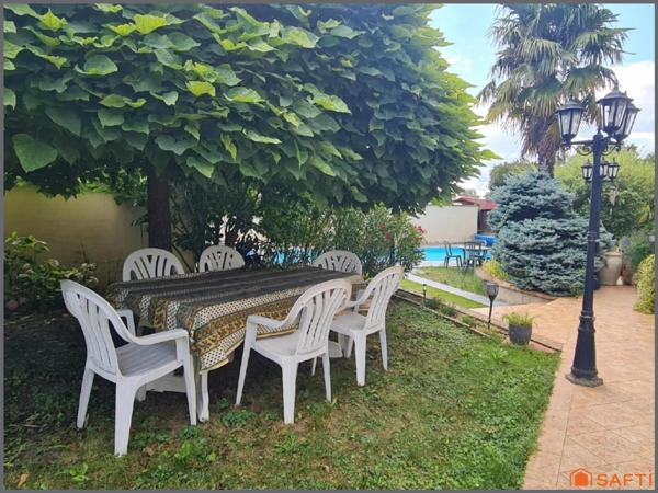 Charme, volumes et piscine à deux pas du centre de Châtillon-sur-Chalaronne