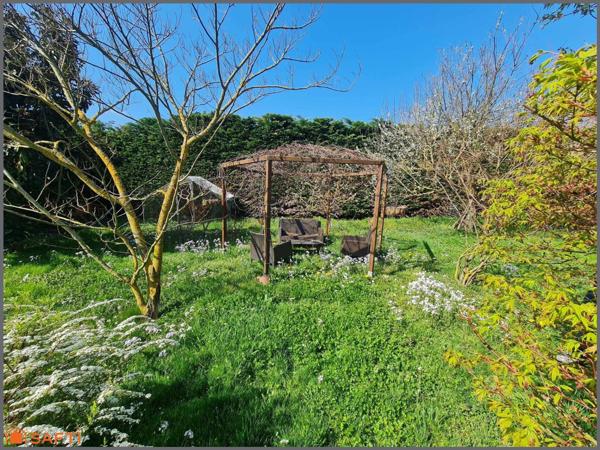 Charme, volumes et piscine à deux pas du centre de Châtillon-sur-Chalaronne