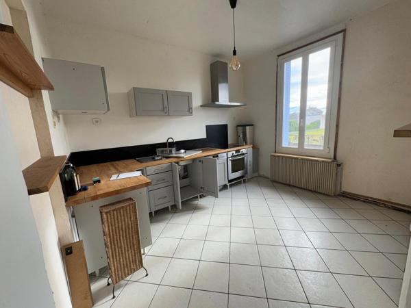 SOUS OFFRE!! À vendre – Maison de village proche de Vichy (Saint-Yorre)
