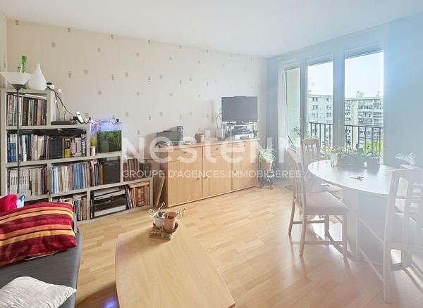 A VENDRE APPARTEMENT DE DEUX PIECES DANS LA RESIDENCE DOMAINE DU CHATEAU ISOLEE ET RAVALEE