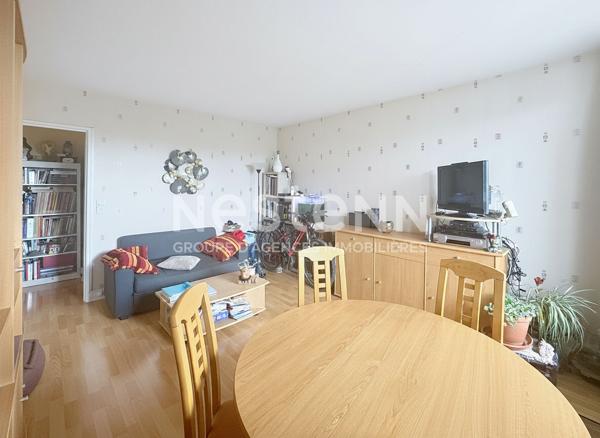 A VENDRE APPARTEMENT DE DEUX PIECES DANS LA RESIDENCE DOMAINE DU CHATEAU ISOLEE ET RAVALEE