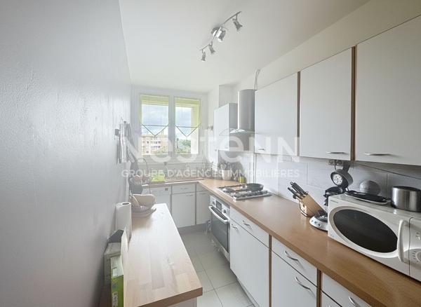 A VENDRE APPARTEMENT DE DEUX PIECES DANS LA RESIDENCE DOMAINE DU CHATEAU ISOLEE ET RAVALEE