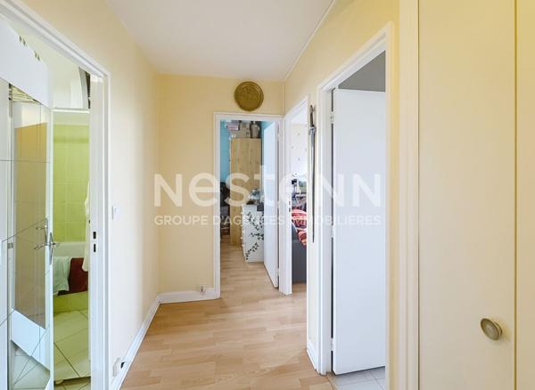 A VENDRE APPARTEMENT DE DEUX PIECES DANS LA RESIDENCE DOMAINE DU CHATEAU ISOLEE ET RAVALEE