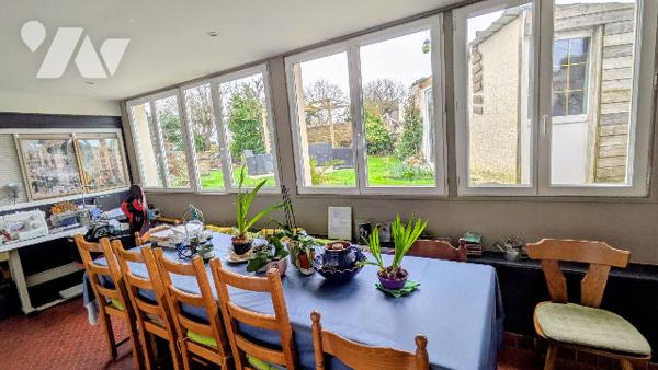 PLAIN PIED - Maison à vendre à VALOGNES -  3 chambres + GARAGE  + JARDIN.