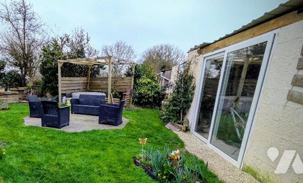 PLAIN PIED - Maison à vendre à VALOGNES -  3 chambres + GARAGE  + JARDIN.