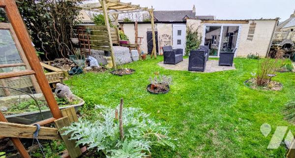 PLAIN PIED - Maison à vendre à VALOGNES -  3 chambres + GARAGE  + JARDIN.