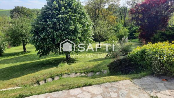 Pavillon avec de beaux volumes