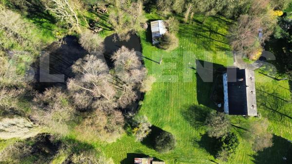 MAISON A FORT POTENTIEL – JOLI CADRE AVEC ETANG DE 1500m²