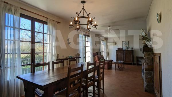 MAISON A FORT POTENTIEL – JOLI CADRE AVEC ETANG DE 1500m²