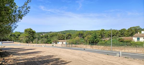 Lézignan-Corbières (11200) Quartier de la Pinède, superbe terrain constructible et viabilisé, libre de constructeur