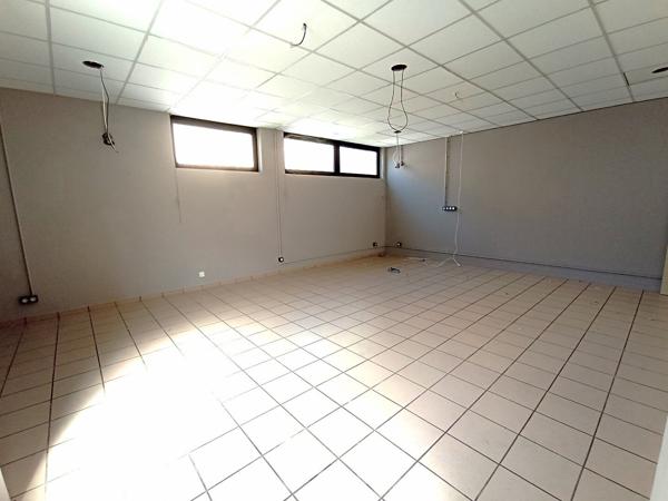 A louer local commercial Mont De Marsan hyper centre 650 m² logement de fonction