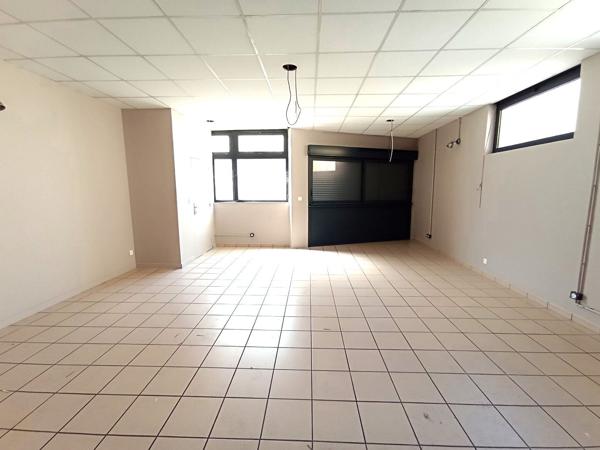A louer local commercial Mont De Marsan hyper centre 650 m² logement de fonction