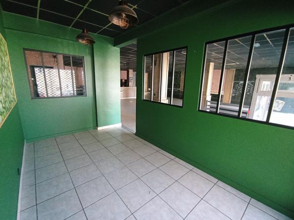 A louer local commercial Mont De Marsan hyper centre 650 m² logement de fonction