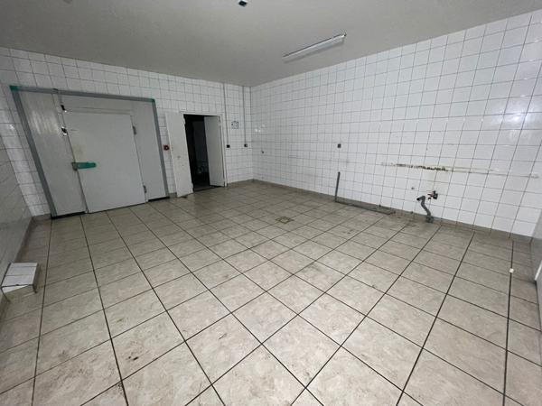 A louer local commercial Mont De Marsan hyper centre 650 m² logement de fonction