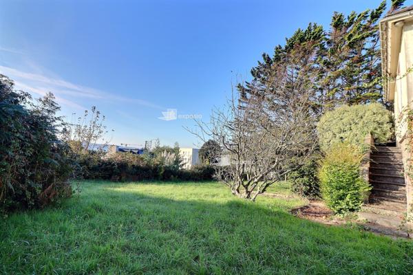 Le Relecq-Kerhuon (29480) Le Relecq-Kerhuon – Maison des années 60 à réinventer, vue mer et potentiel architectural