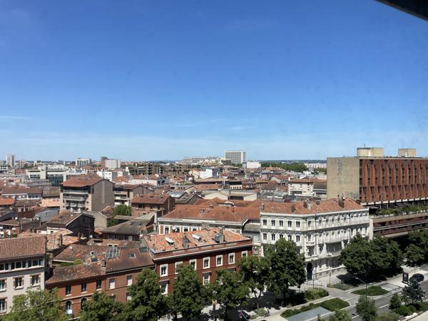 Bureau
         6 pièces
        - 97 m² Exclusivité 243 000 € *