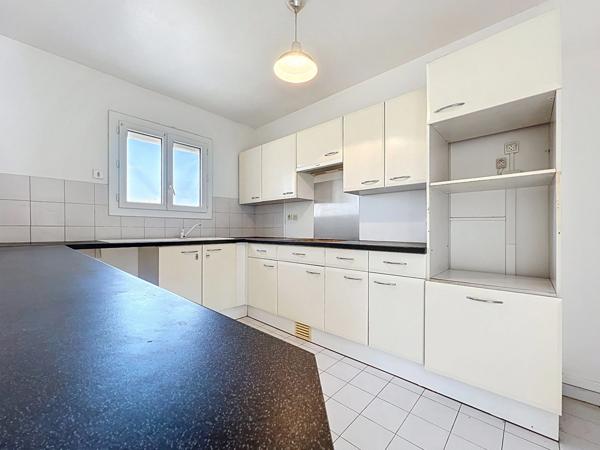 Maison à vendre GIGEAN (34) - Plain-pied T5 - 4 chambres - Terrain clos de 380 m2 - Garage - Parking privatif