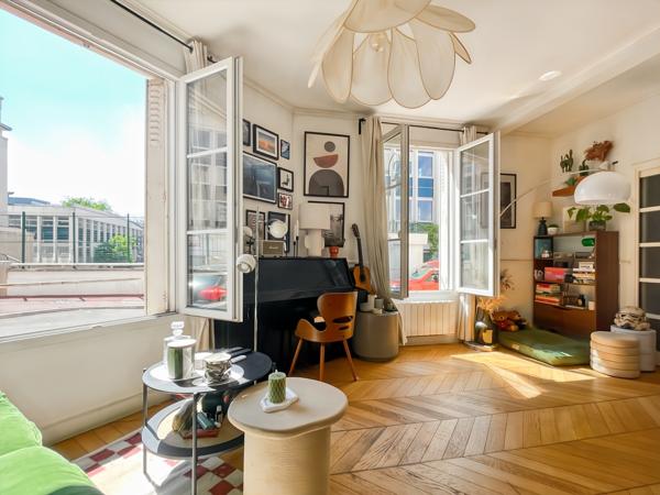Appartement
         3 pièces
        - 50 m² Exclusivité 334 000 € *