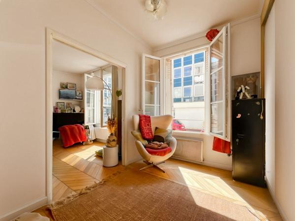 Appartement
         3 pièces
        - 50 m² Exclusivité 334 000 € *