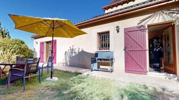 Maison contemporaine - Belves Grande maison position dominante avec tour, grand jardin, piscine et très jolie vue !