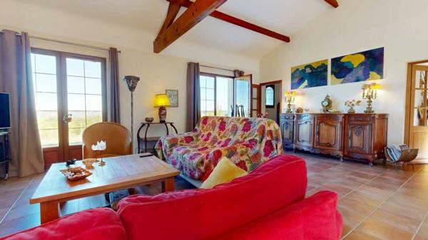 Maison contemporaine - Belves Grande maison position dominante avec tour, grand jardin, piscine et très jolie vue !