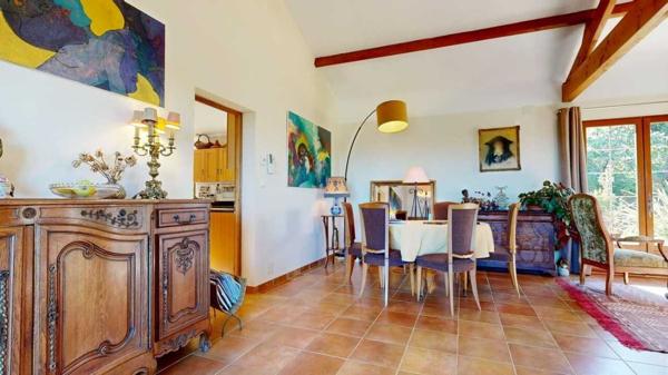 Maison contemporaine - Belves Grande maison position dominante avec tour, grand jardin, piscine et très jolie vue !