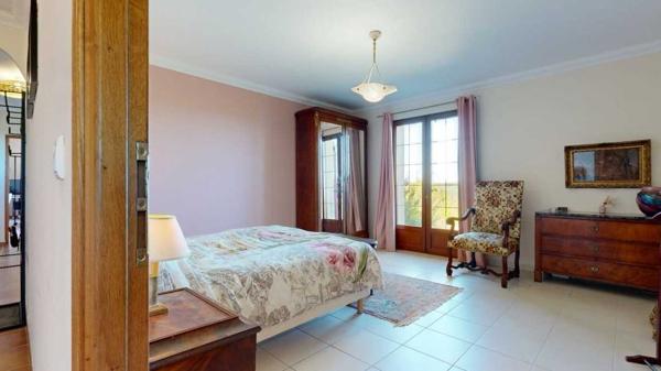Maison contemporaine - Belves Grande maison position dominante avec tour, grand jardin, piscine et très jolie vue !