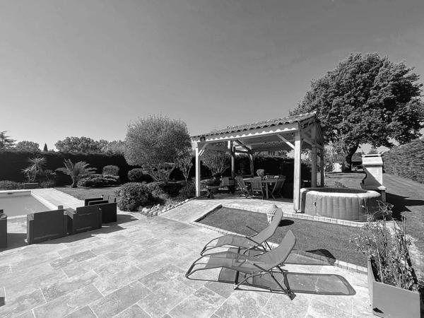 PROPRIETE Grande MAISON sur terrain paysagé