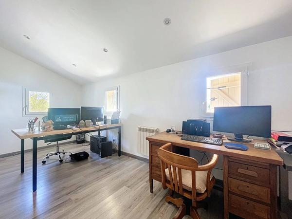 PROPRIETE Grande MAISON sur terrain paysagé